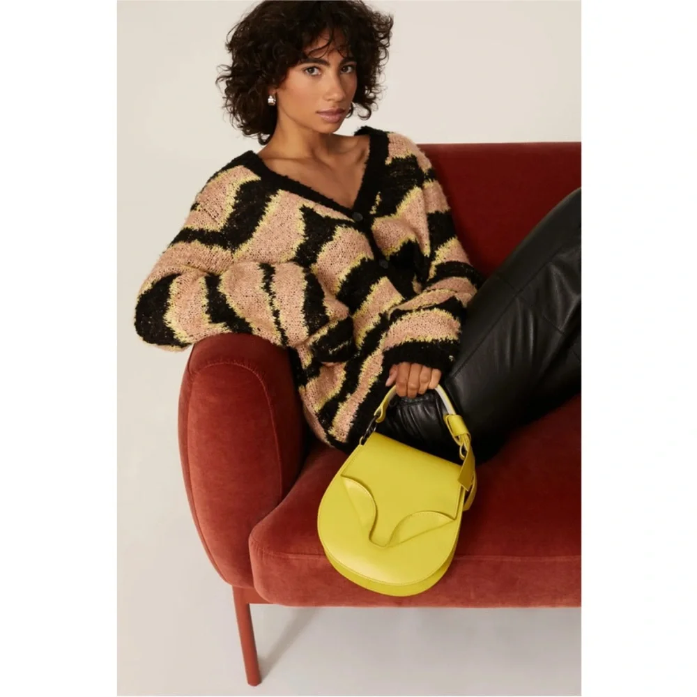 GIAQUINTO Women's Daphne Top Handle Bag - Picture 2 of 6